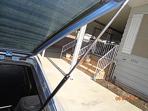 Rare Classic 1983 280zx 5 speed Hatchback 00-hatch-arm-pass-side-open.jpg